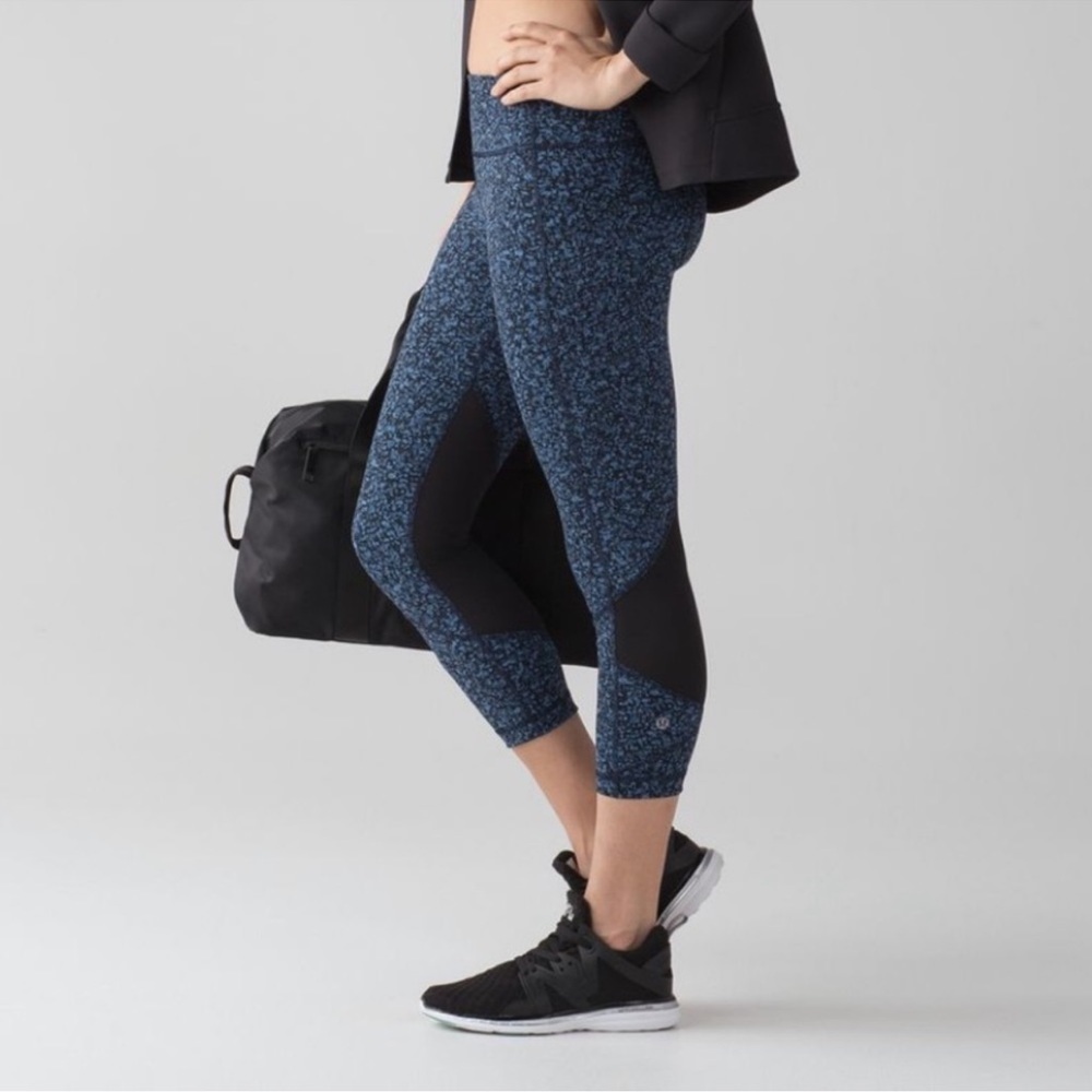 EUC - Lululemon Pace Rival Crop - Daisy Dust Illuminight/Black - size 4